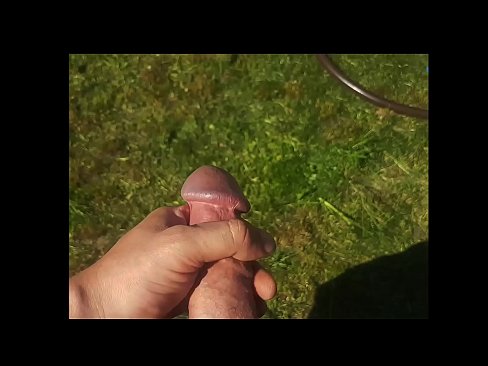❤️ Keçika germ di bexçeyek havînê de pisîka xwe ya pembe diqelişe û bi şuştinê dixe. ️❌ Vîdyoyê porno li ku.loanworld.top ❌
