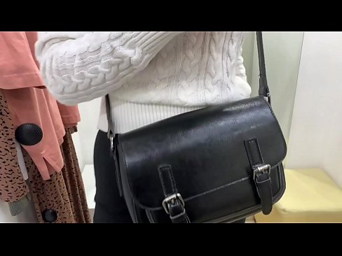 ❤️ Masturbasyona giştî ya keçika ciwan FeralBerry bi dilopek li jûreya fitarê ️❌ Vîdyoyê porno li ku.loanworld.top ❌