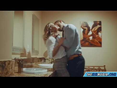 ❤️ Gava ku blondeyek busty we di nav hewşek gelemperî de dixapîne ️❌ Vîdyoyê porno li ku.loanworld.top ❌